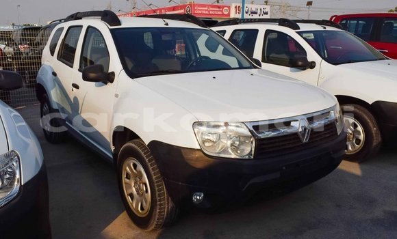 Acheter Import Voiture Renault Duster Blanc à Import - Dubai, Grande Comore