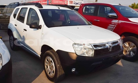 Acheter Import Voiture Renault Duster Blanc à Import - Dubai, Grande Comore
