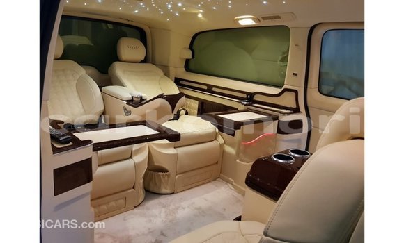 Buy Import Mercedes-Benz 250 Black Car in Import - Dubai in Great Comore Buy Import Mercedes-Benz 250 Black Car in Import - Dubai in Great Comore