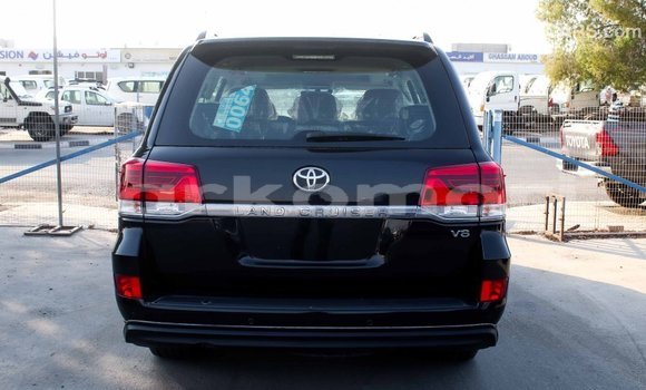 Buy Import Toyota Land Cruiser Black Car in Import - Dubai in Great Comore Buy Import Toyota Land Cruiser Black Car in Import - Dubai in Great Comore