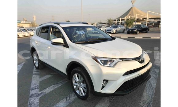 Acheter Import Voiture Toyota 4Runner Blanc à Import - Dubai, Grande Comore Acheter Import Voiture Toyota 4Runner Blanc à Import - Dubai, Grande Comore