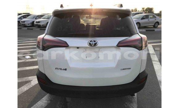 Acheter Import Voiture Toyota 4Runner Blanc à Import - Dubai, Grande Comore Acheter Import Voiture Toyota 4Runner Blanc à Import - Dubai, Grande Comore