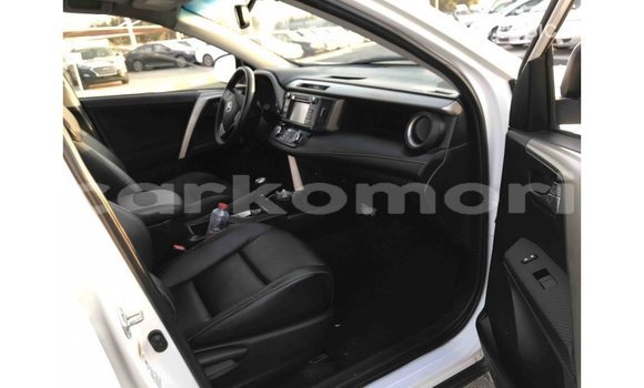 Acheter Import Voiture Toyota 4Runner Blanc à Import - Dubai, Grande Comore Acheter Import Voiture Toyota 4Runner Blanc à Import - Dubai, Grande Comore