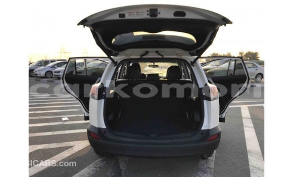 Acheter Import Voiture Toyota 4Runner Blanc à Import - Dubai, Grande Comore Acheter Import Voiture Toyota 4Runner Blanc à Import - Dubai, Grande Comore