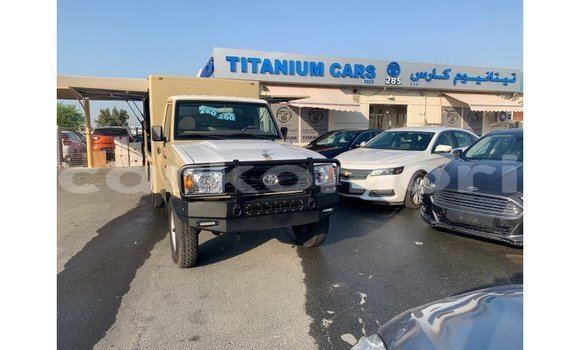 Buy Import Toyota Land Cruiser Beige Car in Import - Dubai in Great Comore Buy Import Toyota Land Cruiser Beige Car in Import - Dubai in Great Comore