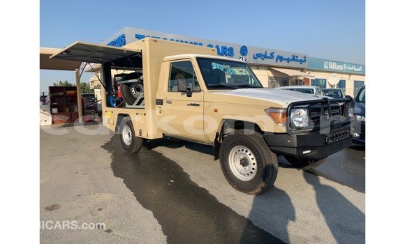 Buy Import Toyota Land Cruiser Beige Car in Import - Dubai in Great Comore Buy Import Toyota Land Cruiser Beige Car in Import - Dubai in Great Comore