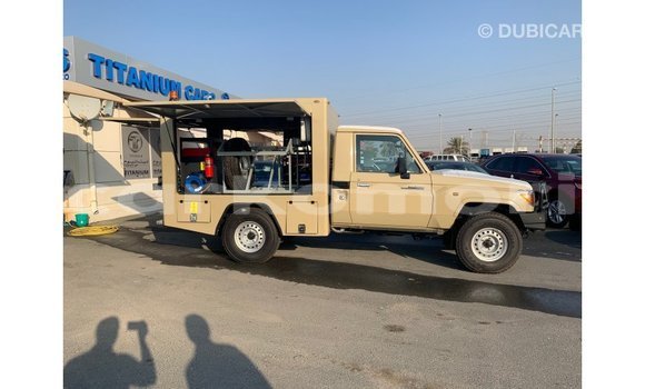 Buy Import Toyota Land Cruiser Beige Car in Import - Dubai in Great Comore Buy Import Toyota Land Cruiser Beige Car in Import - Dubai in Great Comore