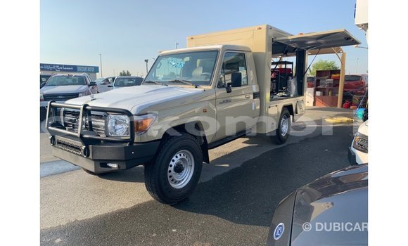 Buy Import Toyota Land Cruiser Beige Car in Import - Dubai in Great Comore Buy Import Toyota Land Cruiser Beige Car in Import - Dubai in Great Comore