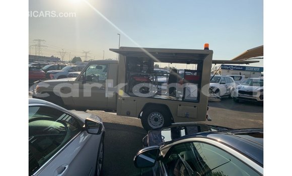Buy Import Toyota Land Cruiser Beige Car in Import - Dubai in Great Comore Buy Import Toyota Land Cruiser Beige Car in Import - Dubai in Great Comore