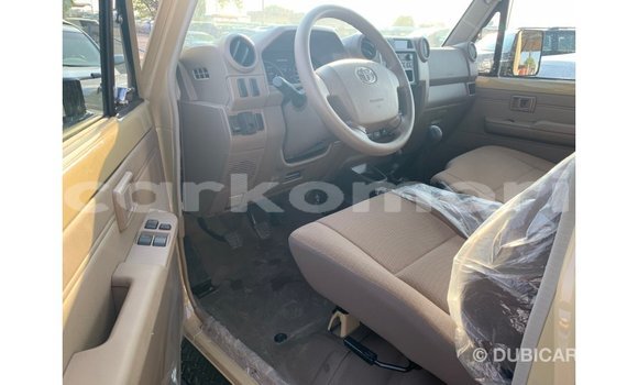 Buy Import Toyota Land Cruiser Beige Car in Import - Dubai in Great Comore Buy Import Toyota Land Cruiser Beige Car in Import - Dubai in Great Comore