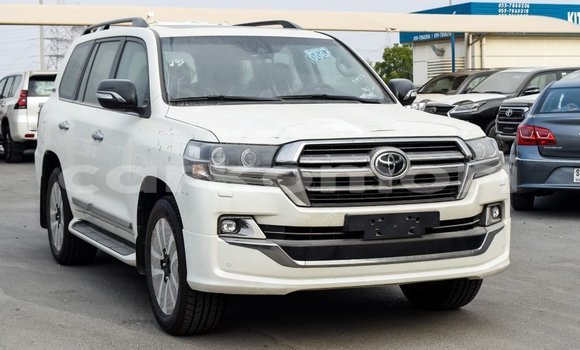 Buy Import Toyota Land Cruiser White Car in Import - Dubai in Great Comore Buy Import Toyota Land Cruiser White Car in Import - Dubai in Great Comore