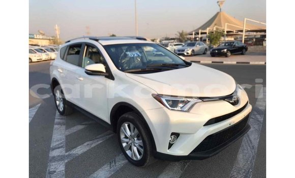 Acheter Import Voiture Toyota 4Runner Blanc à Import - Dubai, Grande Comore Acheter Import Voiture Toyota 4Runner Blanc à Import - Dubai, Grande Comore