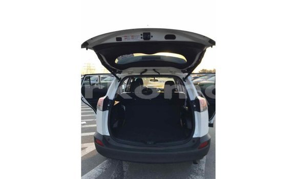 Acheter Import Voiture Toyota 4Runner Blanc à Import - Dubai, Grande Comore Acheter Import Voiture Toyota 4Runner Blanc à Import - Dubai, Grande Comore