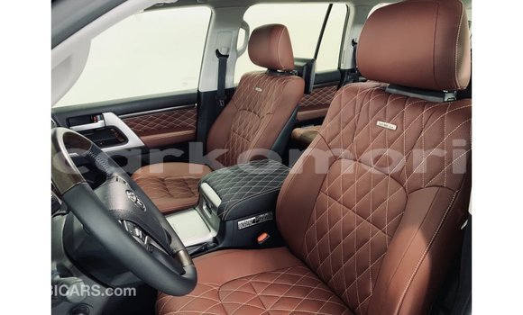 Buy Import Toyota Land Cruiser Black Car in Import - Dubai in Great Comore Buy Import Toyota Land Cruiser Black Car in Import - Dubai in Great Comore