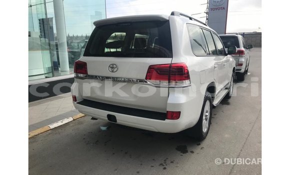 Buy Import Toyota Land Cruiser White Car in Import - Dubai in Great Comore Buy Import Toyota Land Cruiser White Car in Import - Dubai in Great Comore
