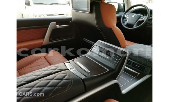 Buy Import Toyota Land Cruiser Black Car in Import - Dubai in Great Comore Buy Import Toyota Land Cruiser Black Car in Import - Dubai in Great Comore