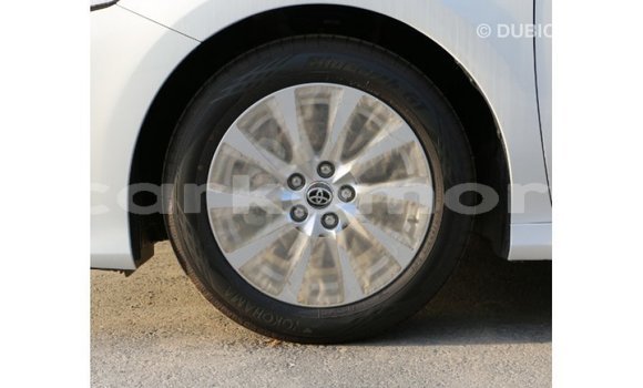 Acheter Import Voiture Toyota Camry Blanc à Import - Dubai, Grande Comore