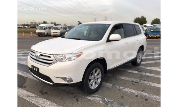 Acheter Import Voiture Toyota Highlander Blanc à Import - Dubai, Grande Comore Acheter Import Voiture Toyota Highlander Blanc à Import - Dubai, Grande Comore