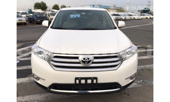 Acheter Import Voiture Toyota Highlander Blanc à Import - Dubai, Grande Comore Acheter Import Voiture Toyota Highlander Blanc à Import - Dubai, Grande Comore