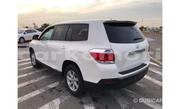 Acheter Import Voiture Toyota Highlander Blanc à Import - Dubai, Grande Comore Acheter Import Voiture Toyota Highlander Blanc à Import - Dubai, Grande Comore