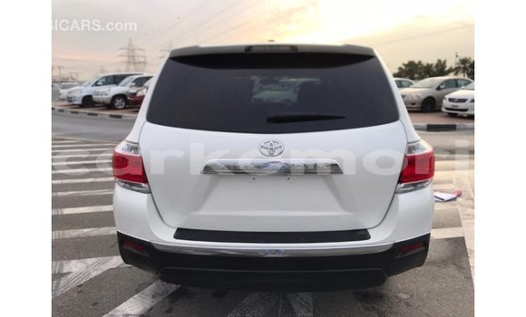 Acheter Import Voiture Toyota Highlander Blanc à Import - Dubai, Grande Comore Acheter Import Voiture Toyota Highlander Blanc à Import - Dubai, Grande Comore