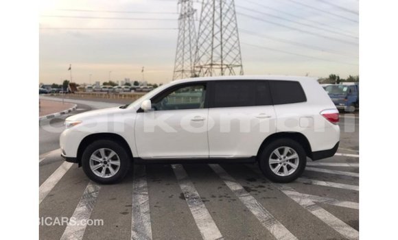 Acheter Import Voiture Toyota Highlander Blanc à Import - Dubai, Grande Comore Acheter Import Voiture Toyota Highlander Blanc à Import - Dubai, Grande Comore