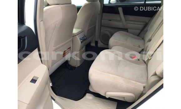 Acheter Import Voiture Toyota Highlander Blanc à Import - Dubai, Grande Comore Acheter Import Voiture Toyota Highlander Blanc à Import - Dubai, Grande Comore