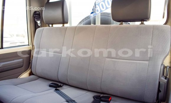 Buy Import Toyota Land Cruiser White Car in Import - Dubai in Great Comore Buy Import Toyota Land Cruiser White Car in Import - Dubai in Great Comore
