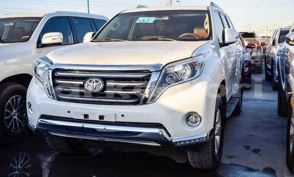 Acheter Import Voiture Toyota Prado Blanc à Import - Dubai, Grande Comore Acheter Import Voiture Toyota Prado Blanc à Import - Dubai, Grande Comore