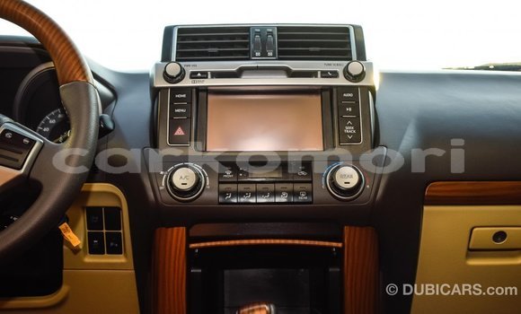 Acheter Import Voiture Toyota Prado Blanc à Import - Dubai, Grande Comore Acheter Import Voiture Toyota Prado Blanc à Import - Dubai, Grande Comore