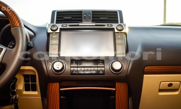 Acheter Import Voiture Toyota Prado Blanc à Import - Dubai, Grande Comore Acheter Import Voiture Toyota Prado Blanc à Import - Dubai, Grande Comore