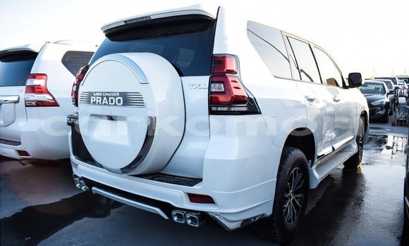Acheter Import Voiture Toyota Prado Blanc à Import - Dubai, Grande Comore Acheter Import Voiture Toyota Prado Blanc à Import - Dubai, Grande Comore