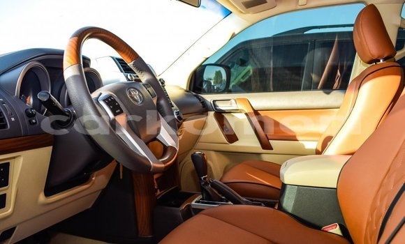 Acheter Import Voiture Toyota Prado Blanc à Import - Dubai, Grande Comore Acheter Import Voiture Toyota Prado Blanc à Import - Dubai, Grande Comore