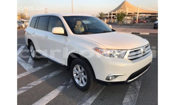 Acheter Import Voiture Toyota Highlander Blanc à Import - Dubai, Grande Comore Acheter Import Voiture Toyota Highlander Blanc à Import - Dubai, Grande Comore