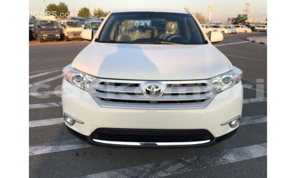 Acheter Import Voiture Toyota Highlander Blanc à Import - Dubai, Grande Comore Acheter Import Voiture Toyota Highlander Blanc à Import - Dubai, Grande Comore