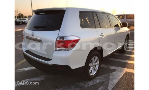 Acheter Import Voiture Toyota Highlander Blanc à Import - Dubai, Grande Comore Acheter Import Voiture Toyota Highlander Blanc à Import - Dubai, Grande Comore