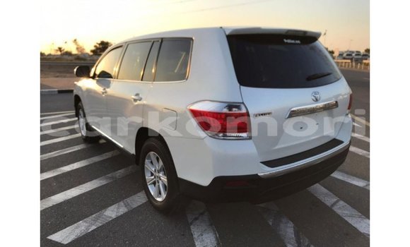 Acheter Import Voiture Toyota Highlander Blanc à Import - Dubai, Grande Comore Acheter Import Voiture Toyota Highlander Blanc à Import - Dubai, Grande Comore