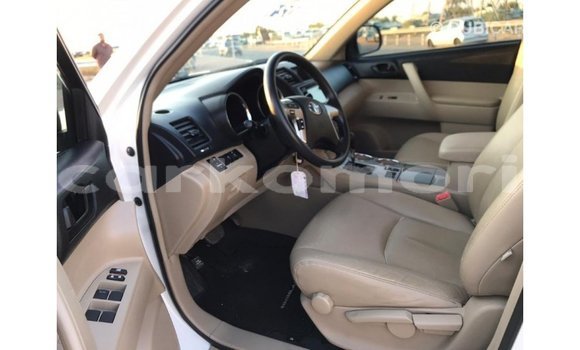 Acheter Import Voiture Toyota Highlander Blanc à Import - Dubai, Grande Comore Acheter Import Voiture Toyota Highlander Blanc à Import - Dubai, Grande Comore