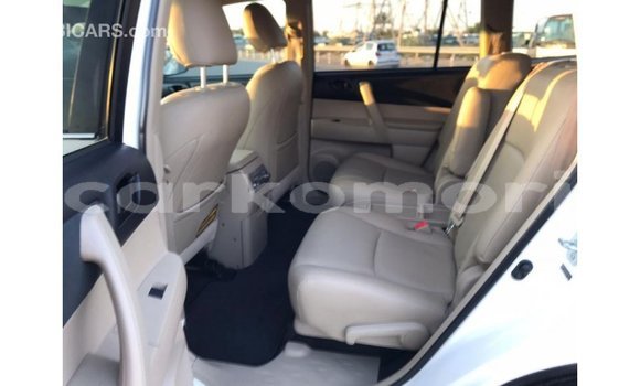 Acheter Import Voiture Toyota Highlander Blanc à Import - Dubai, Grande Comore Acheter Import Voiture Toyota Highlander Blanc à Import - Dubai, Grande Comore