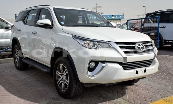 Acheter Import Voiture Toyota Fortuner Blanc à Import - Dubai, Grande Comore Acheter Import Voiture Toyota Fortuner Blanc à Import - Dubai, Grande Comore