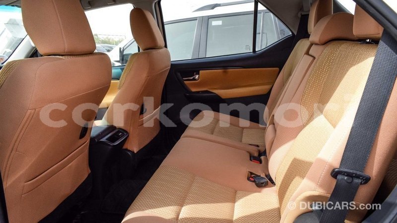 Big with watermark toyota fortuner grande comore import dubai 1498