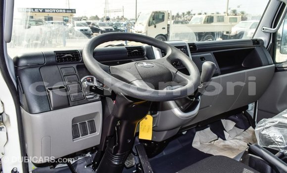 Buy Import Mitsubishi Carisma White Car in Import - Dubai in Great Comore Buy Import Mitsubishi Carisma White Car in Import - Dubai in Great Comore