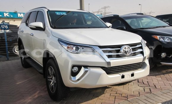 Acheter Import Voiture Toyota Fortuner Blanc à Import - Dubai, Grande Comore Acheter Import Voiture Toyota Fortuner Blanc à Import - Dubai, Grande Comore
