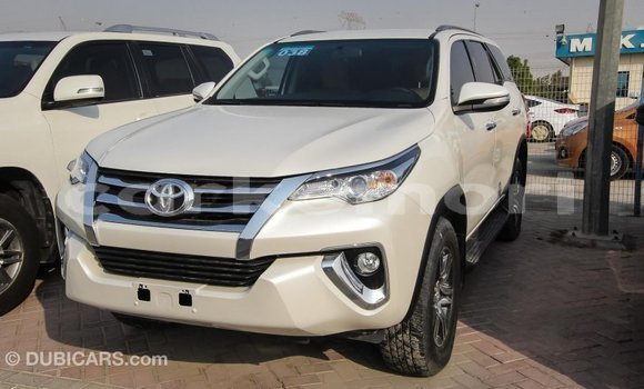 Acheter Import Voiture Toyota Fortuner Blanc à Import - Dubai, Grande Comore Acheter Import Voiture Toyota Fortuner Blanc à Import - Dubai, Grande Comore