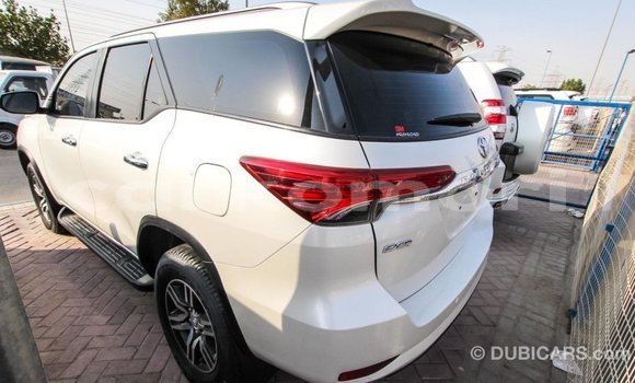 Acheter Import Voiture Toyota Fortuner Blanc à Import - Dubai, Grande Comore Acheter Import Voiture Toyota Fortuner Blanc à Import - Dubai, Grande Comore