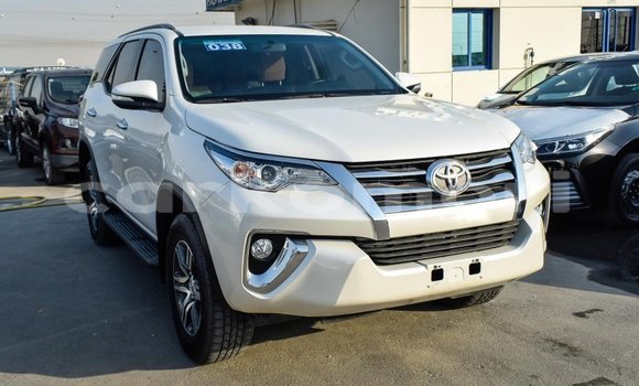 Acheter Import Voiture Toyota Fortuner Blanc à Import - Dubai, Grande Comore Acheter Import Voiture Toyota Fortuner Blanc à Import - Dubai, Grande Comore