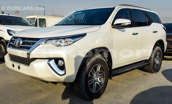 Acheter Import Voiture Toyota Fortuner Blanc à Import - Dubai, Grande Comore Acheter Import Voiture Toyota Fortuner Blanc à Import - Dubai, Grande Comore