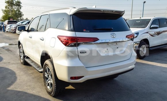 Acheter Import Voiture Toyota Fortuner Blanc à Import - Dubai, Grande Comore Acheter Import Voiture Toyota Fortuner Blanc à Import - Dubai, Grande Comore
