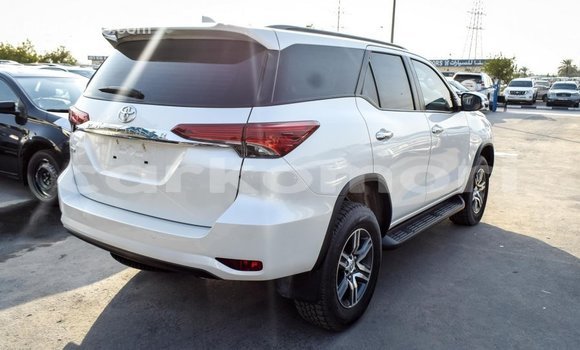 Acheter Import Voiture Toyota Fortuner Blanc à Import - Dubai, Grande Comore Acheter Import Voiture Toyota Fortuner Blanc à Import - Dubai, Grande Comore
