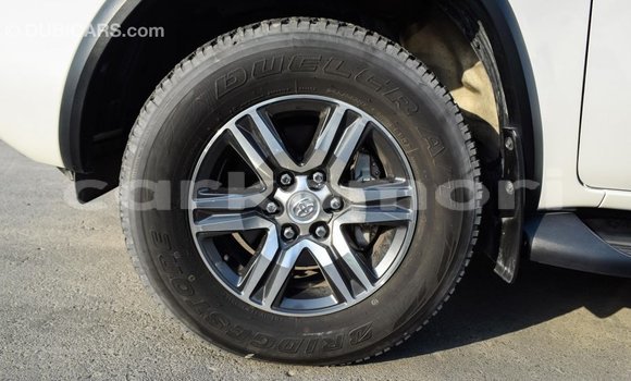 Acheter Import Voiture Toyota Fortuner Blanc à Import - Dubai, Grande Comore Acheter Import Voiture Toyota Fortuner Blanc à Import - Dubai, Grande Comore